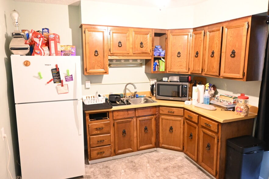 More Photos Of 937 W Wooster Rd, Barberton Storefront Retail Residential For Sale