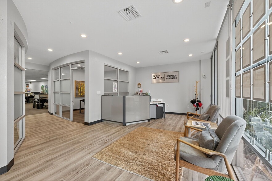 More Photos Of 1817-1819 K St, Sacramento Office For Sale