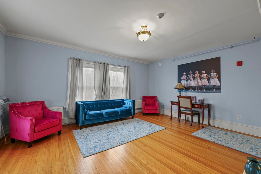 More Photos Of 74 Wendell Ave, Pittsfield Hotel For Sale