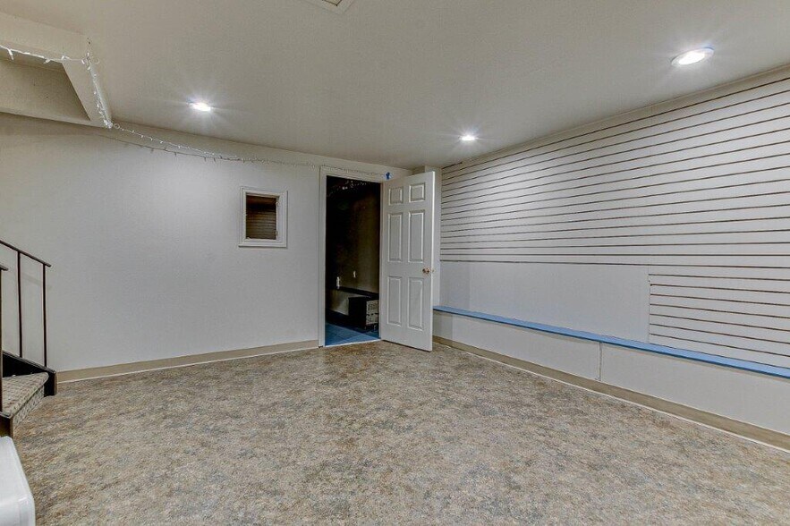 More Photos Of 473 Dundas St, Woodstock Storefront For Lease