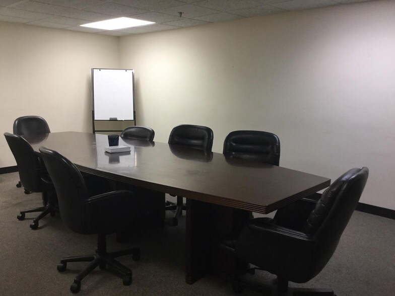 More Photos Of 426 S Westgate St, Addison Self Storage For Lease