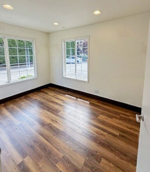 More Photos Of 4350-4356 Commercial St SE, Salem Office For Lease