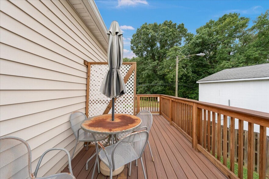 More Photos Of 1911 Dixon St, Fredericksburg Freestanding For Sale