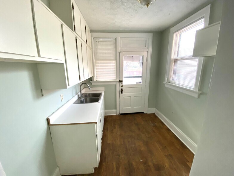 More Photos Of 19 E Kossuth St, Columbus Office Residential For Sale