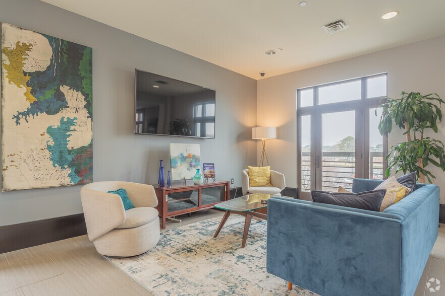 More Photos Of 670 Downey Green, Hampton Apartments For Sale