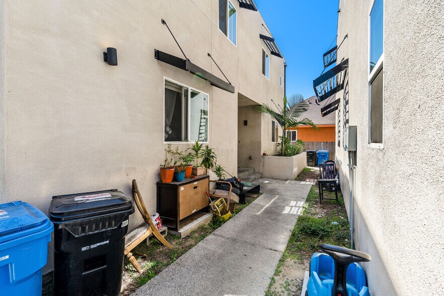 More Photos Of 814-816 1/2 W 47th St, Los Angeles Apartments For Sale