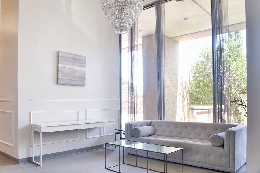 More Photos Of 13601 Preston Rd, Dallas Office For Sale