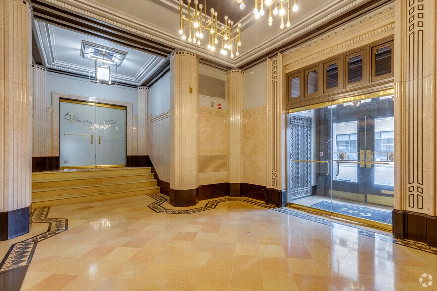 More Photos Of 624 S Boston Ave, Tulsa Office For Sale
