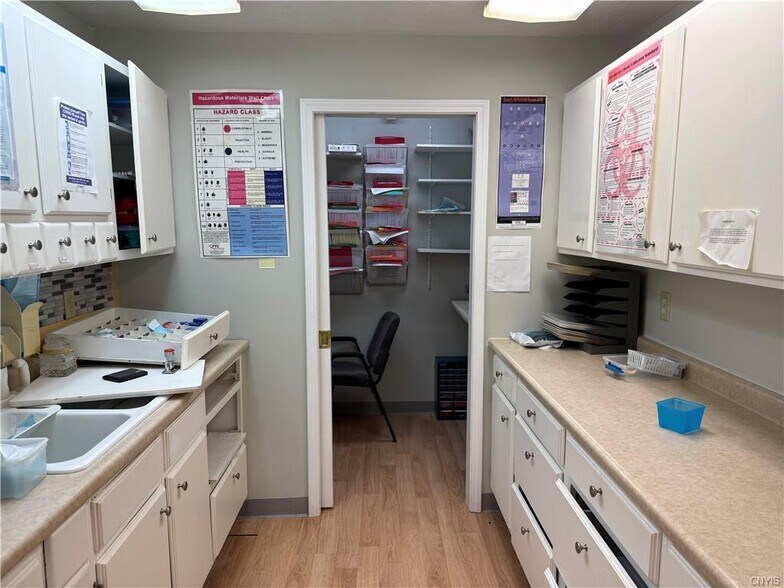 More Photos Of 140 Eastern Blvd, Watertown Office For Sale