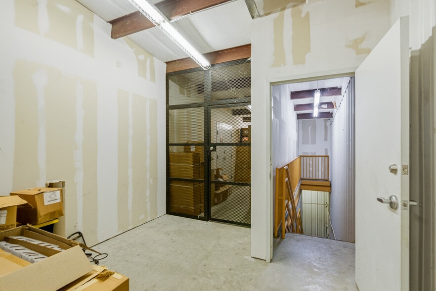 More Photos Of 8316 Lone Tree Rd, Victoria Industrial For Sale