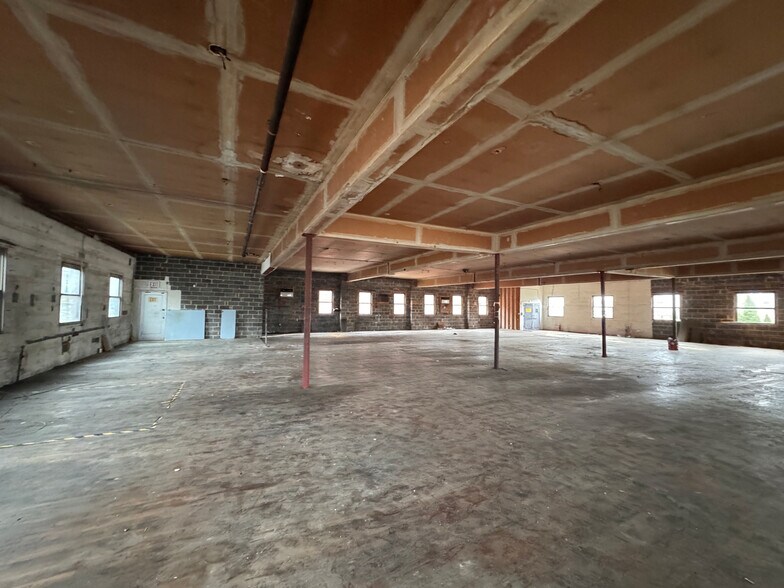 More Photos Of 250 Avenue W, Brooklyn Warehouse For Lease