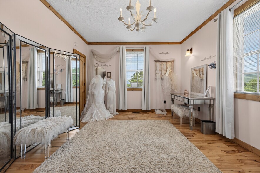 More Photos Of 639 Wagon Wheel Rd, Elk Creek Lodge Meeting Hall For Sale