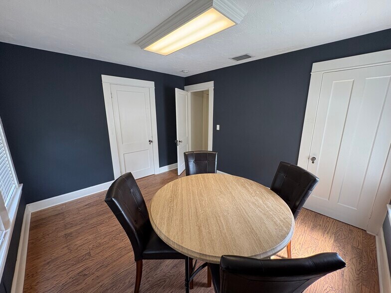 More Photos Of 535 Lafayette Ct, Sarasota Office For Lease