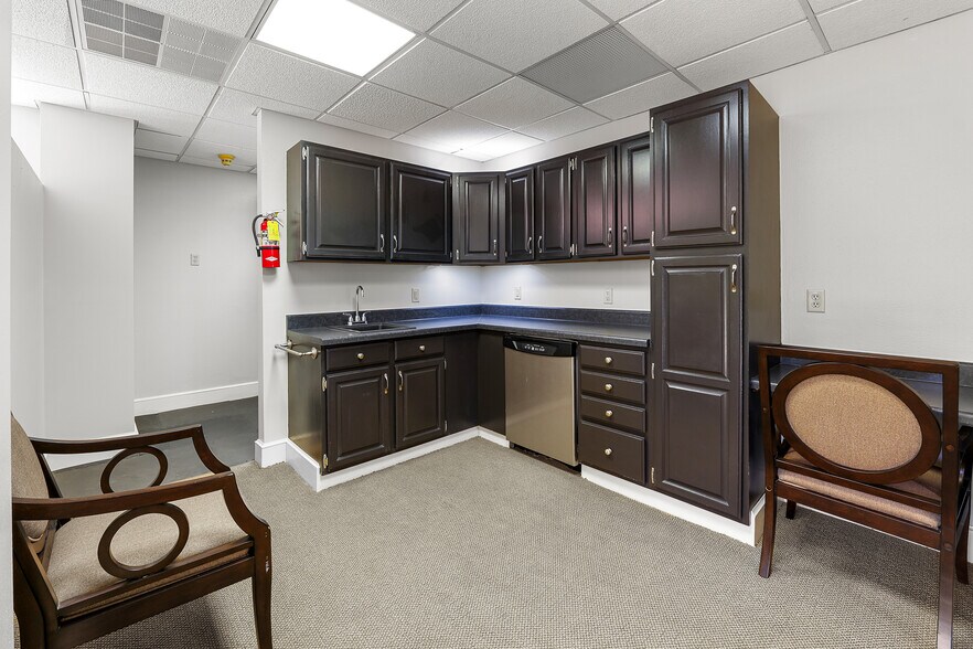 More Photos Of 560 Rolling Meadows, Fond Du Lac Light Distribution For Sale