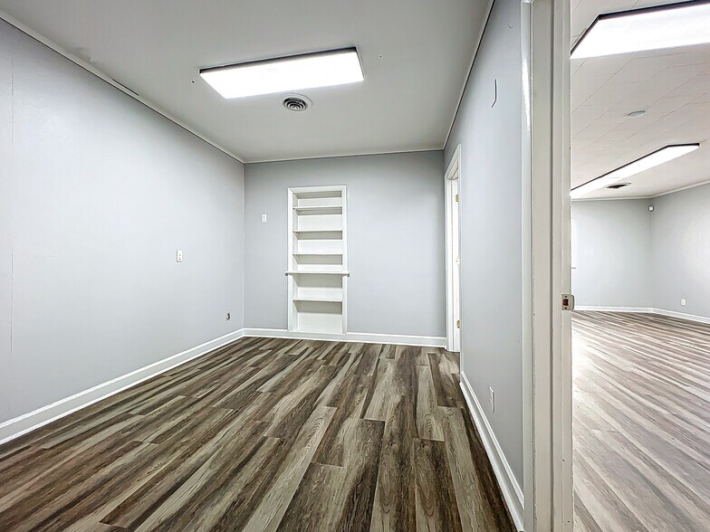 More Photos Of 1976 W Fairbanks Ave, Winter Park General Retail For Sale