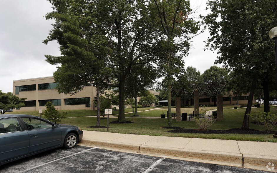 More Photos Of 252 Chapman Rd, Newark Office For Lease