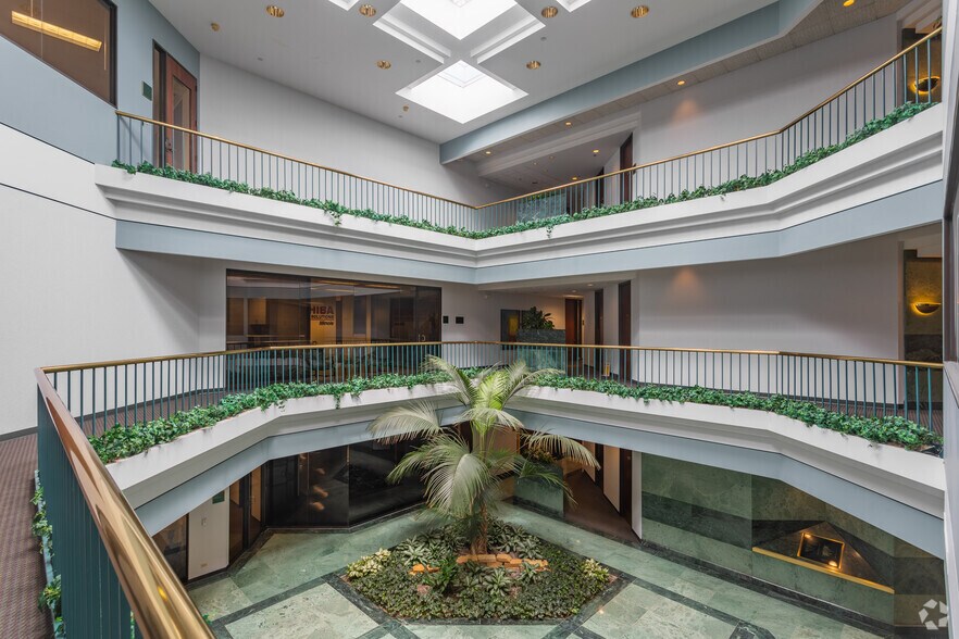 More Photos Of 1130 W Lake Cook Rd, Buffalo Grove Office For Lease