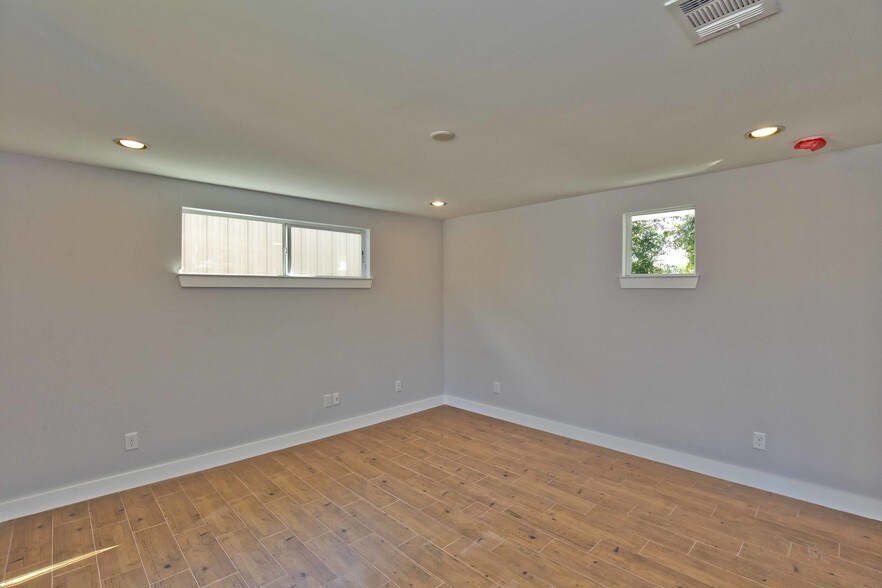 More Photos Of 744 W 18th St, Houston Loft Creative Space For Lease
