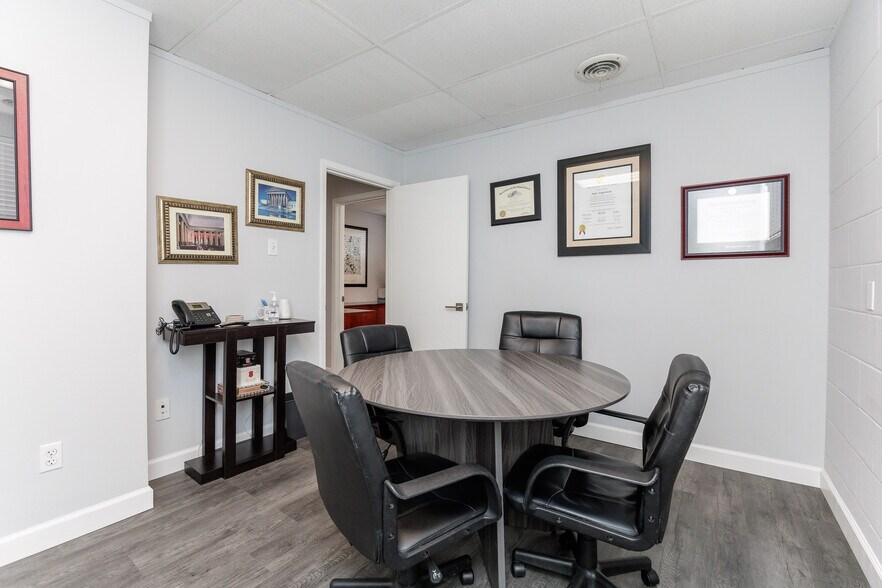 More Photos Of 525 Clifford St, Corpus Christi Office For Sale