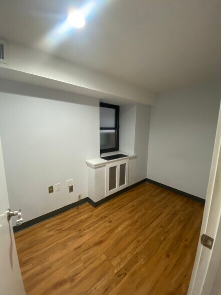 More Photos Of 186 W 80th, New York Apartments For Lease