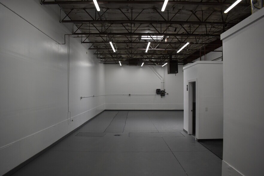 More Photos Of 16010 W 5th Ave, Golden Warehouse For Lease
