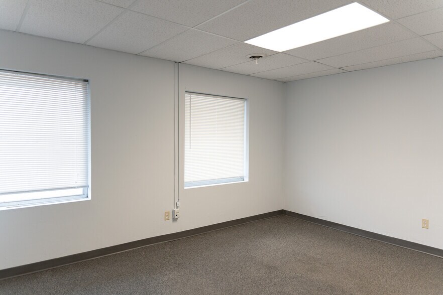 More Photos Of 4848 S 120th St, Omaha Loft Creative Space For Lease