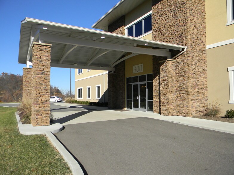 More Photos Of 300 Kenton Dr, Charleston Office For Lease