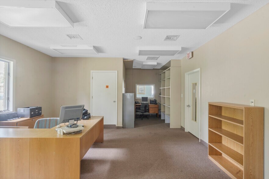 More Photos Of 2180 Northwest Blvd, Newton Medical For Sale