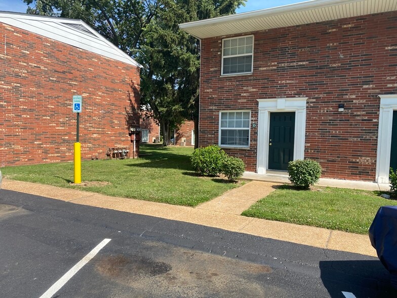More Photos Of 1624 Northwinds Estates Dr, Saint Louis Apartments For Sale