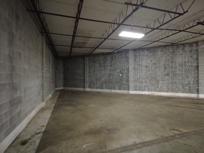 More Photos Of 924 9th Ave, Columbus Warehouse For Lease