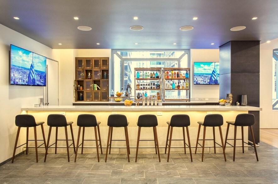 More Photos Of 1650 Market St, Philadelphia Office For Lease