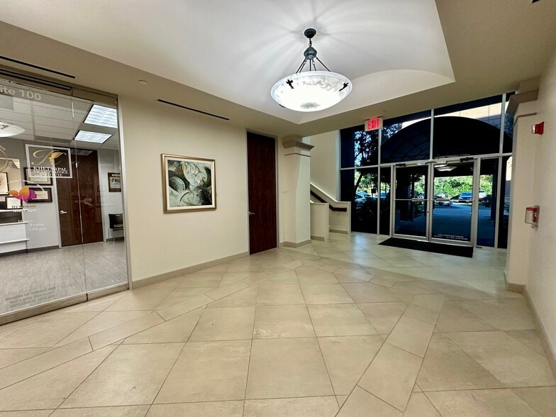 More Photos Of 1011 Medical Plaza, The Woodlands Medical For Lease