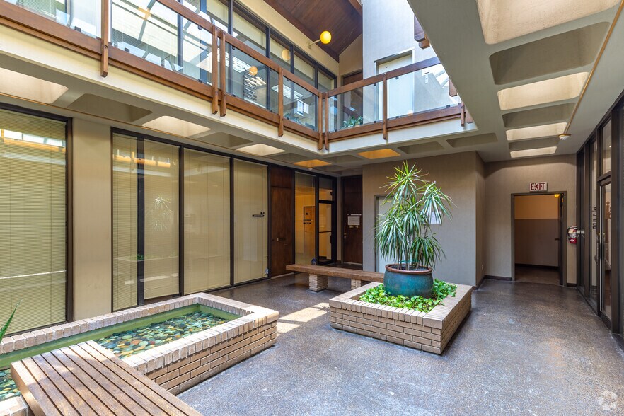 More Photos Of 4054 McKinney Ave, Dallas Office For Lease