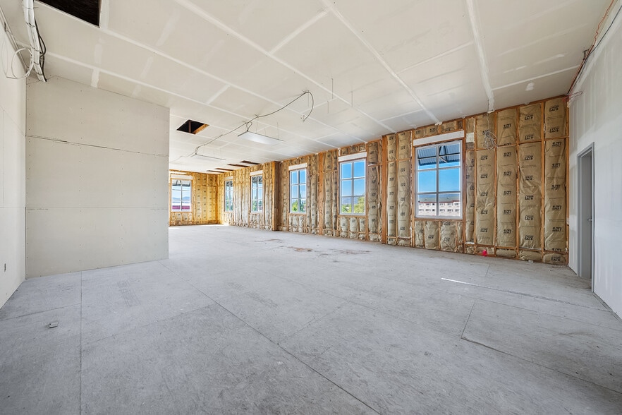 More Photos Of 4801 Biddle Rd, Central Point Office For Lease