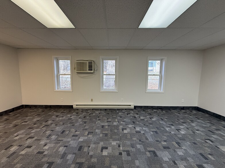 More Photos Of 625 Chandler St, Worcester Storefront Retail Office For Lease