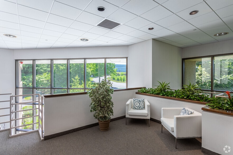 More Photos Of 35 Corporate Dr, Trumbull Medical For Lease