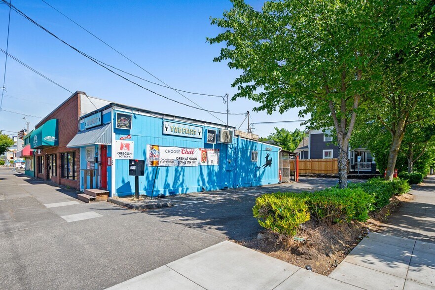 More Photos Of 5277 N Lombard St, Portland Bar For Sale