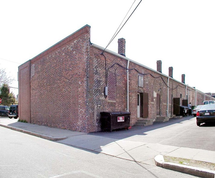 More Photos Of 293-311 Watertown St, Newton Storefront For Lease