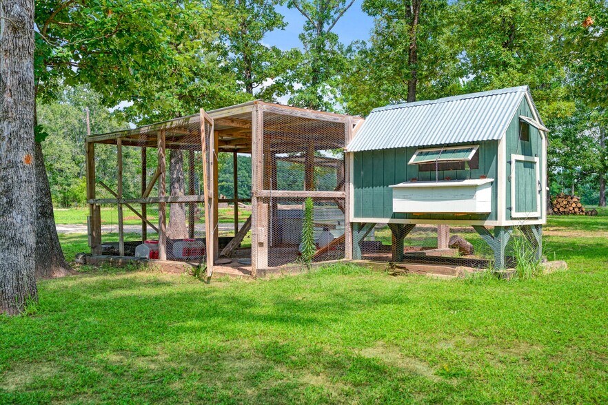 More Photos Of 821 County Road 43830, Paris Multifamily For Sale
