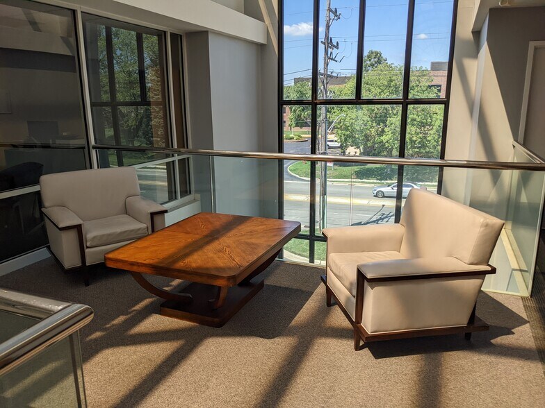 More Photos Of 1S443 Summit Ave, Oakbrook Terrace Medical For Sale