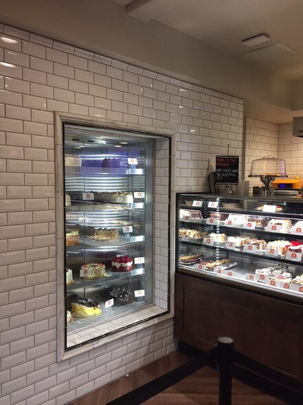 More Photos Of 390 N Sunrise Ave, Roseville Restaurant For Sale