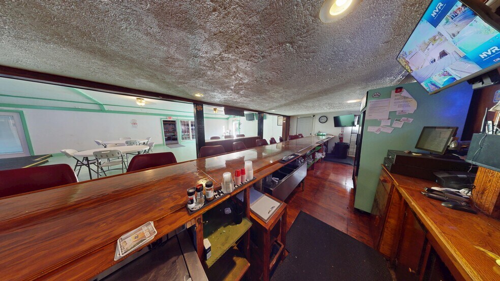 More Photos Of 185 Orange St, Mansfield Bar For Sale