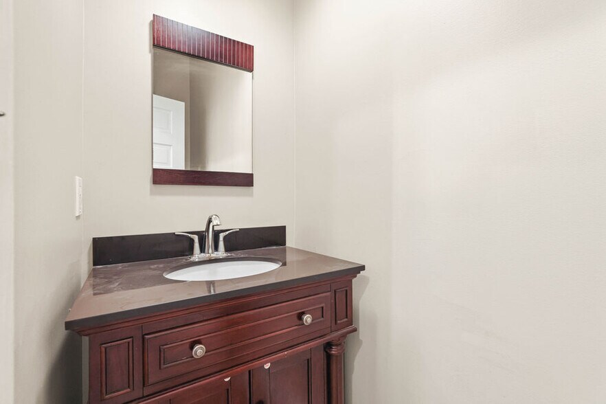 More Photos Of 113 Whitsett St, Greenville Office For Sale