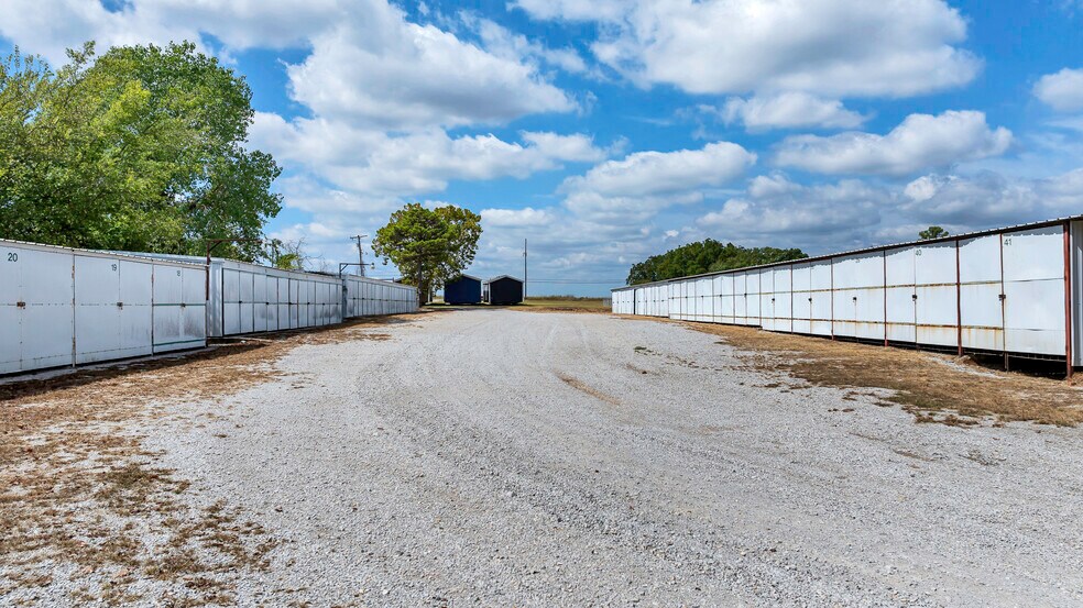 More Photos Of 3100 S Commerce St, Ardmore Warehouse For Sale