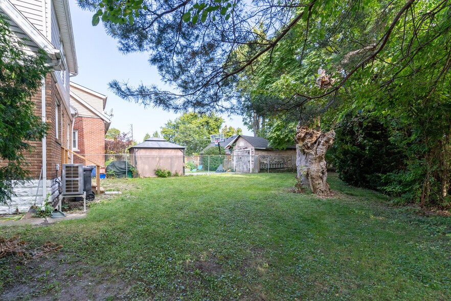 More Photos Of 738 Brock St, Windsor Multifamily For Sale