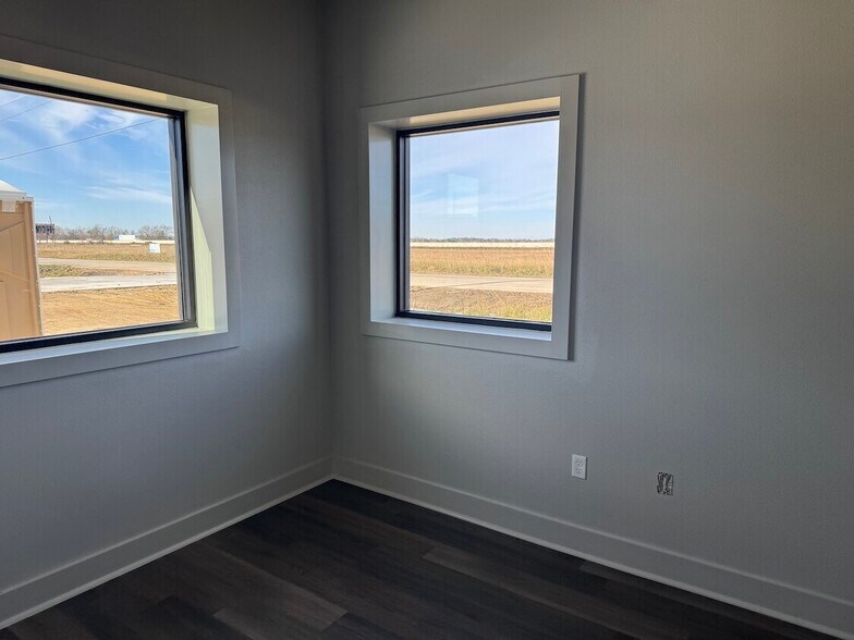 More Photos Of 8490 Industrial Pky, Beaumont Industrial For Lease