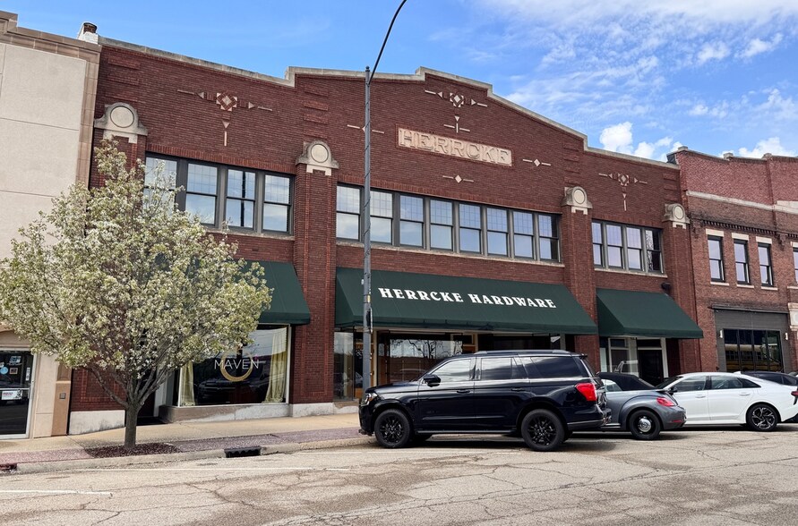 Primary Photo Of 425-433 1st St, LaSalle General Retail For Lease