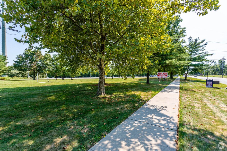 More Photos Of 337 Applegarth Rd, Monroe Township Unknown For Lease