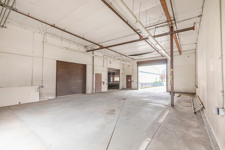 More Photos Of 201 N Sunrise Ave, Roseville Research And Development For Sale