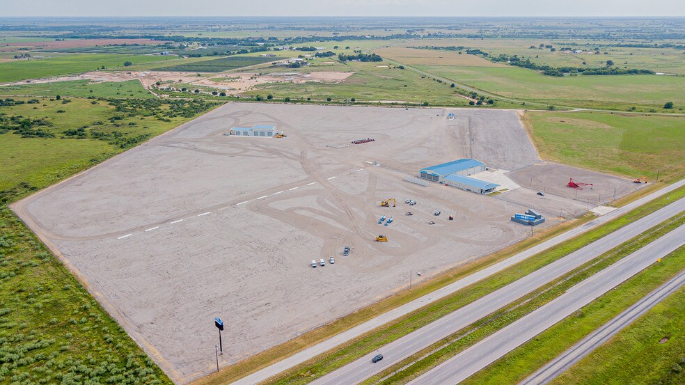 More Photos Of 7044 Interstate 10, Sealy Distribution For Sale